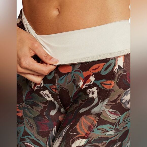 MARIKA Mid-calf Capri Floral Patterned Leggings; Size XS NWT! - Picture 5 of 10